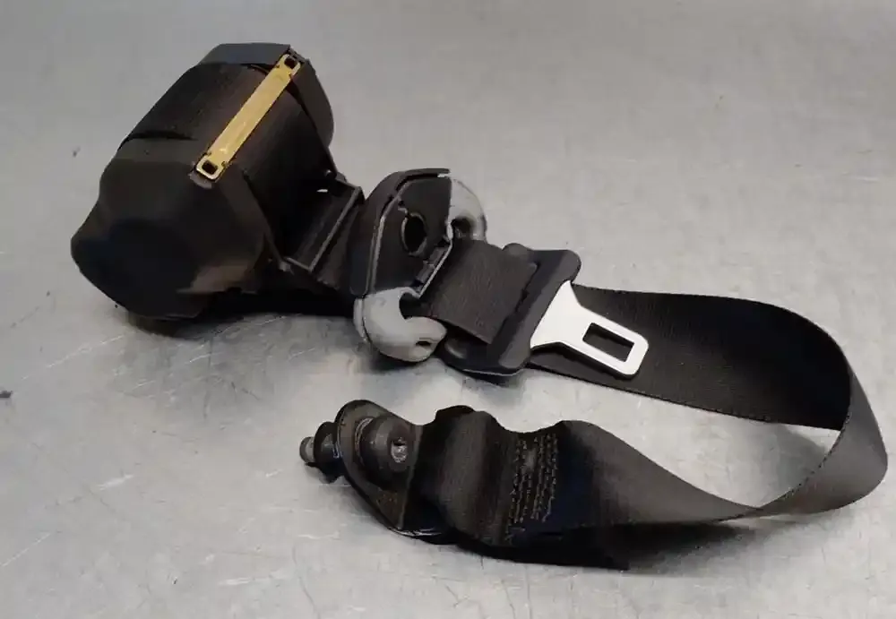 40284 ремень безопасности заднего сиденья Ford Escort 1995 40284 ремень безопасности заднего сиденья Ford Escort 1995