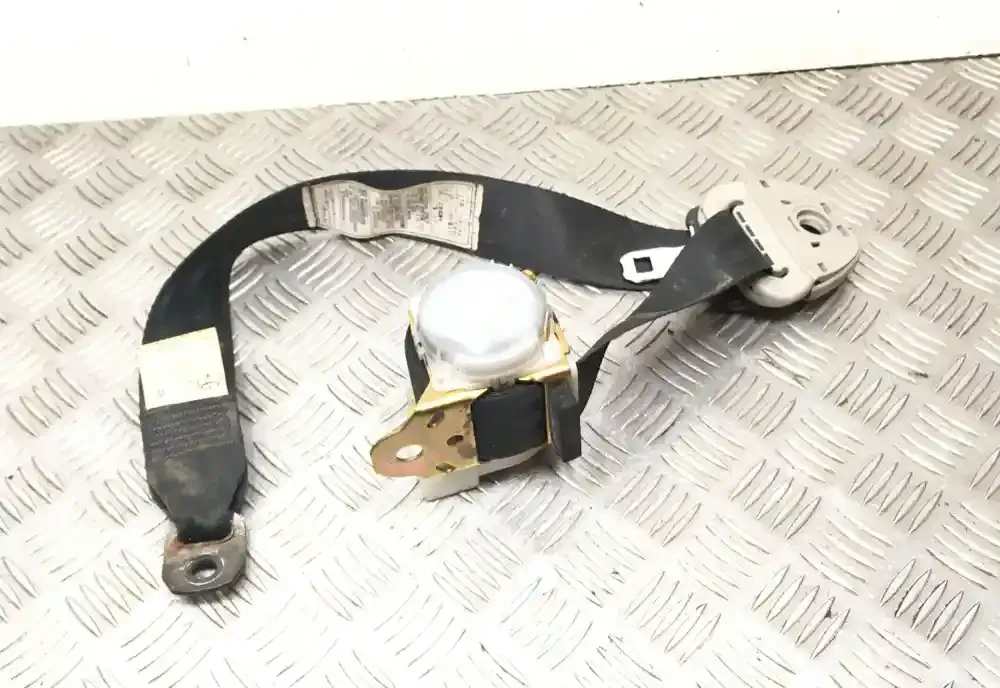 Z4811026 ремень безопасности заднего сиденья Toyota Corolla Verso AR10 2005